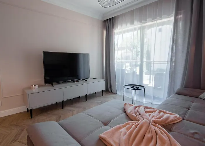 Invest Centrum Park 7 * 스클라르스카포렘바